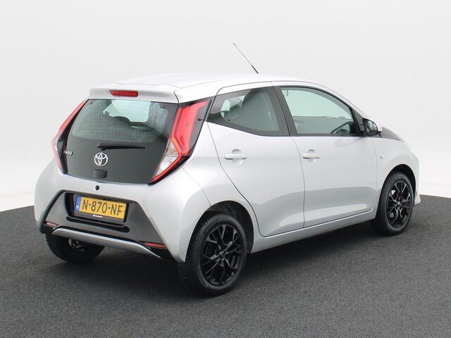 Toyota AYGO 1.0 VVT-i x-play | Carplay | Camera | Airco | 15 Inch | 54.101 Km!