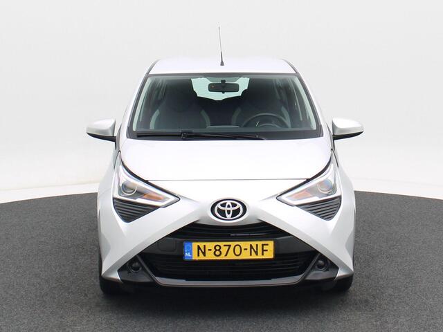 Toyota AYGO 1.0 VVT-i x-play | Carplay | Camera | Airco | 15 Inch | 54.101 Km!