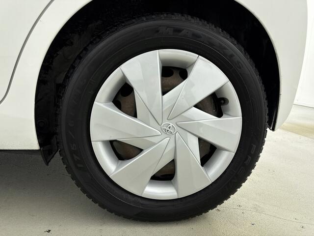 Toyota AYGO 1.0 VVT-i x-play Navi | Parkeercamera | Fietsendragerbeugel | Mistlampen | Airco |