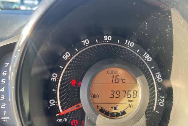 Toyota AYGO 1.0 VVT-i x-clusiv