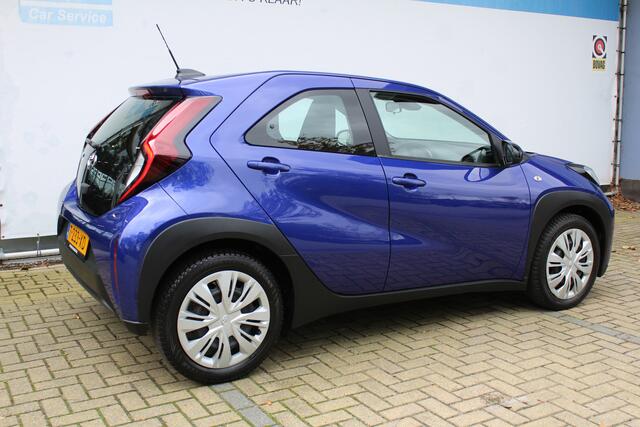 Toyota AYGO X 1.0 VVT-i MT Play | Incl. 12 maanden Garantie | 1e Eigenaar | Cruise controle | Achteruitrijcamera | Apple CarPlay/Android Auto | Lane assist | Airco | DAB Radio | Bluetooth | Centrale deurvergrendeling met handzender | Origineel NL Auto | NAP |