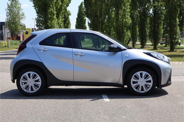 Toyota AYGO X 1.0 VVT-i MT Play I Achteruitrij camera I ACC I Airco I Apple/Android Carplay I Rij assistentie I Nederlandse auto I