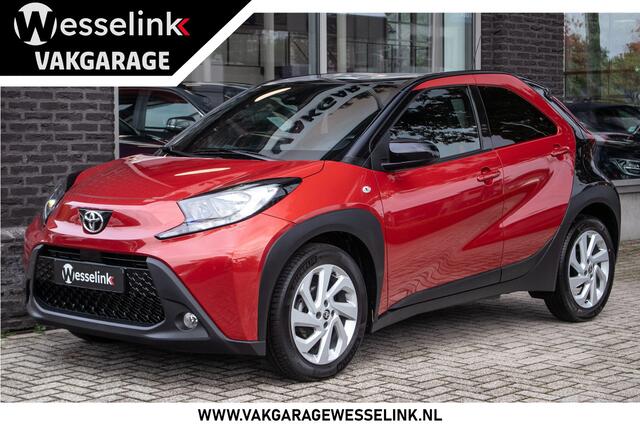 Toyota AYGO X 1.0 VVT-i S-CVT first - Two Tone | Apple cp/Android auto