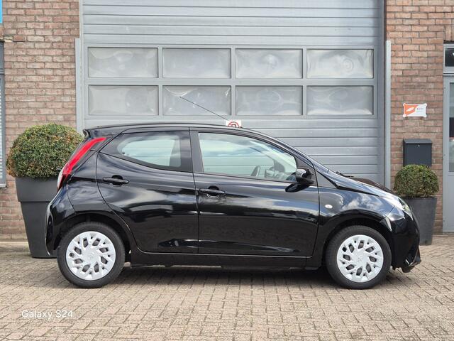 Toyota AYGO 1.0 VVT-i x-play limited Navigatie, Bluetooth, Cruise-Control, Camera.