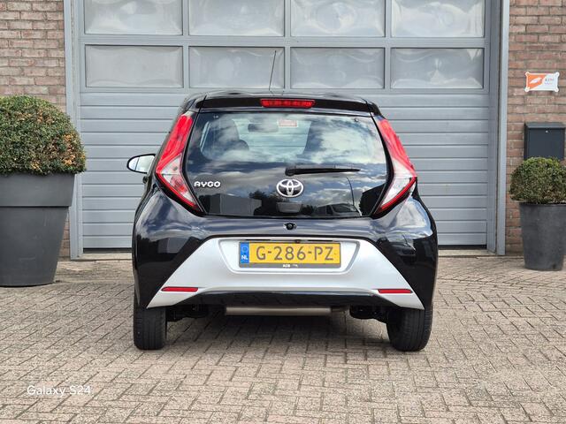 Toyota AYGO 1.0 VVT-i x-play limited Navigatie, Bluetooth, Cruise-Control, Camera.