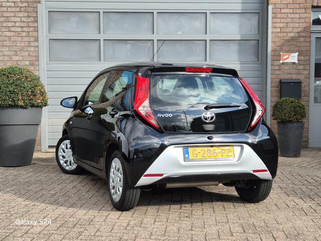 Toyota AYGO 1.0 VVT-i x-play limited Navigatie, Bluetooth, Cruise-Control, Camera.