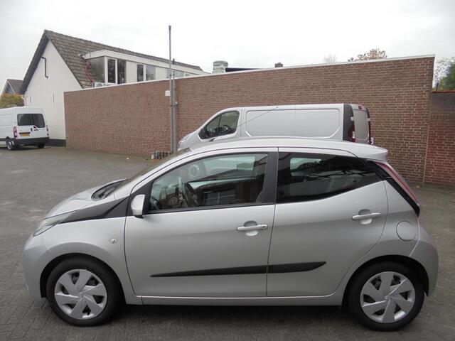 Toyota AYGO 1.0 VVT-i x-play||Cruise||Airco||Rijklaar||
