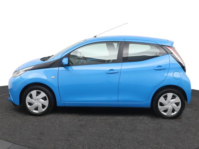 Toyota AYGO 1.0 VVT-i x-play | Airco | Parkeercamera | Apple carplay - Android auto |