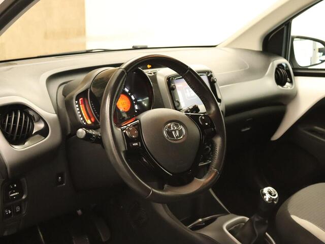 Toyota AYGO 1.0 VVT-i x-play - ACHTERUITRIJCAMERA - APPLE CARPLAY/ANDROID AUTO - BLUETOOTH TELEFOONVOORBEREIDING - LED VERLICHTING - CLIMATE CONTROL / AIRCO - MULTIFUNCTIONEEL STUURWIEL