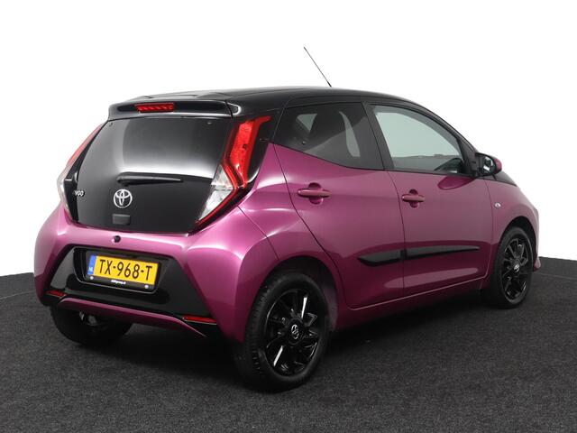Toyota AYGO 1.0 VVT-i x-cite | Airco | Parkeercamera | Lichtmetalen-Velgen | Bluetooth |