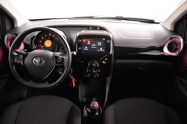 Toyota AYGO 1.0 VVT-i x-cite | Airco | Parkeercamera | Lichtmetalen-Velgen | Bluetooth |