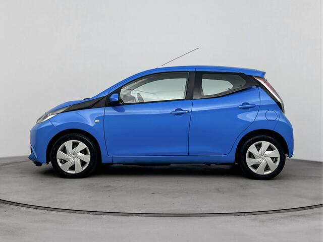 Toyota AYGO 1.0 VVT-i x-nav | Airco | Parkeercamera | Mistlampen | Metaallak |