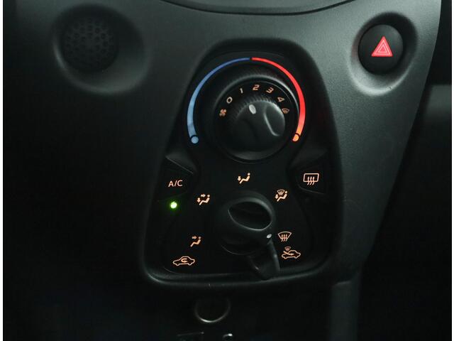 Toyota AYGO 1.0 VVT-i x-fun | Airco | Radio | Bluetooth |