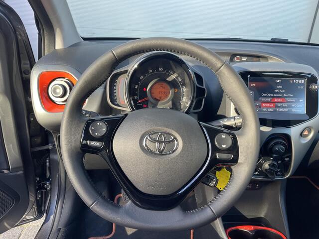 Toyota AYGO 1.0 VVT-i x-play , 35.000 km | Apple/Android Navigatie | Org NL en 1e Eigenaar |