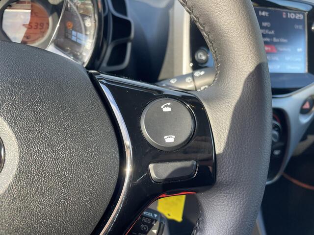 Toyota AYGO 1.0 VVT-i x-play , 35.000 km | Apple/Android Navigatie | Org NL en 1e Eigenaar |