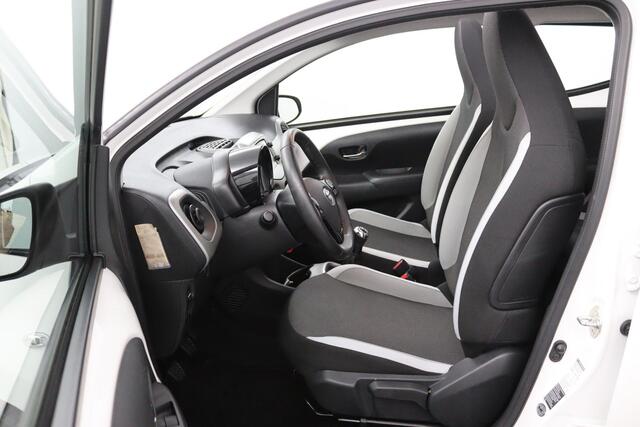 Toyota AYGO 1.0 VVT-i x-wave | Cabrio | Lichtmetalen Velgen | Airco |
