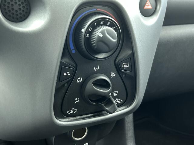 Toyota AYGO 1.0 VVT-i x-play | Airco | Bluetooth |