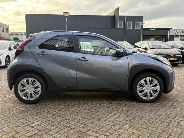 Toyota AYGO X 1.0 VVT-i MT Play