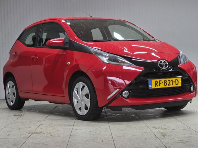 Toyota AYGO 1.0 VVT-i x-play/ 5-Drs/ Camera/ Airco/ C.V. Afstand/ Elek. ramen/ Media-Scherm/ Isofix/ Bluetooth/ AUX & USB/ Multi. Stuur/ Mistl./ LED Dagrijverl.