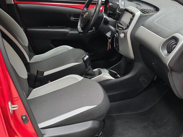 Toyota AYGO 1.0 VVT-i x-play/ 5-Drs/ Camera/ Airco/ C.V. Afstand/ Elek. ramen/ Media-Scherm/ Isofix/ Bluetooth/ AUX & USB/ Multi. Stuur/ Mistl./ LED Dagrijverl.