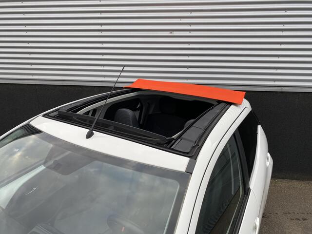 Toyota AYGO 1.0 VVT-i x-cite Leuke cabrio met opvallend gekleurde details! Navigatie Apple CarPlay/Android Auto, achteruitrij camera, airco