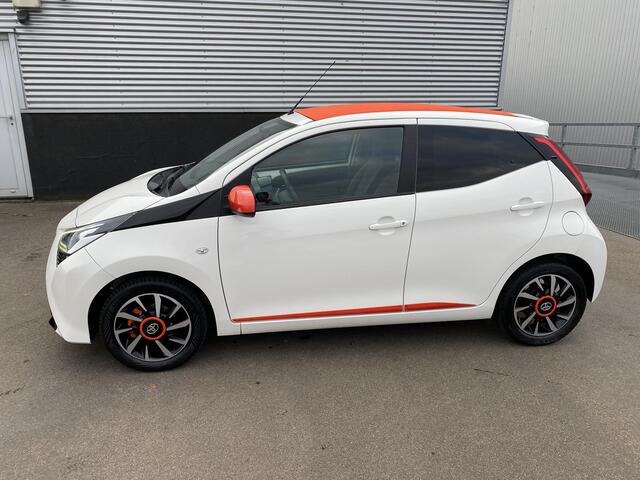 Toyota AYGO 1.0 VVT-i x-cite Leuke cabrio met opvallend gekleurde details! Navigatie Apple CarPlay/Android Auto, achteruitrij camera, airco