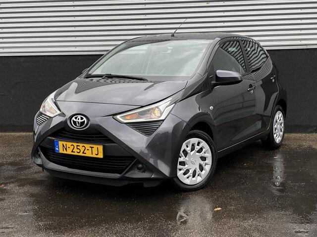 Toyota AYGO 1.0 VVT-i x-play Apple Carplay en/of Android auto navigatie, Achteruitrijcamera, 1e eign. NL-auto