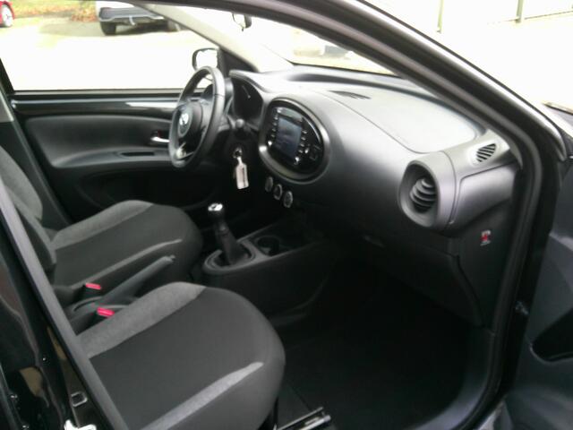 Toyota AYGO X 1.0 VVT-i MT Play