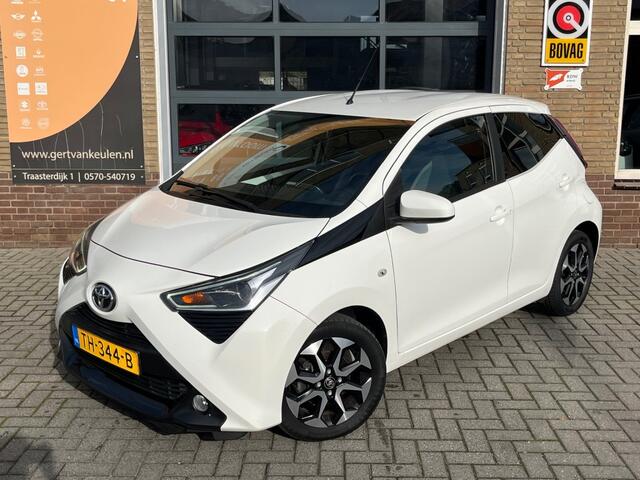 Toyota AYGO 1.0 VVT-I X-FIRST 5-DEURS CARPLAY/LMV/LED/CAMERA/NL-AUTO/1E EIG.