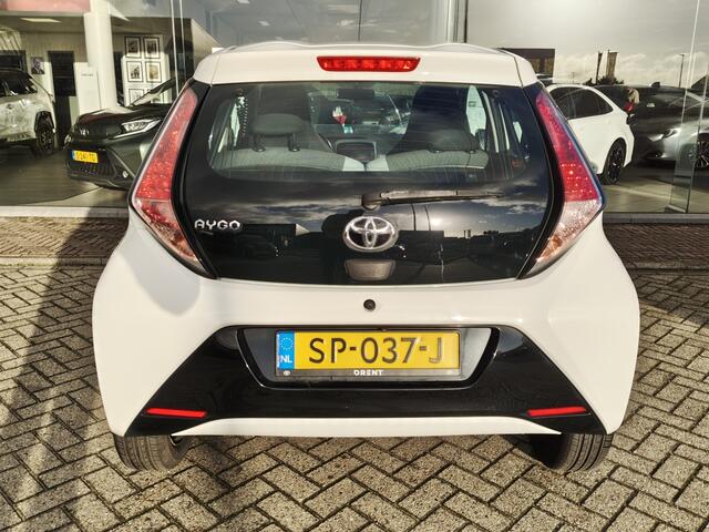 Toyota AYGO 1.0 VVT-i x-play | Navi | Achteruitrijcamera | Airco | Radio
