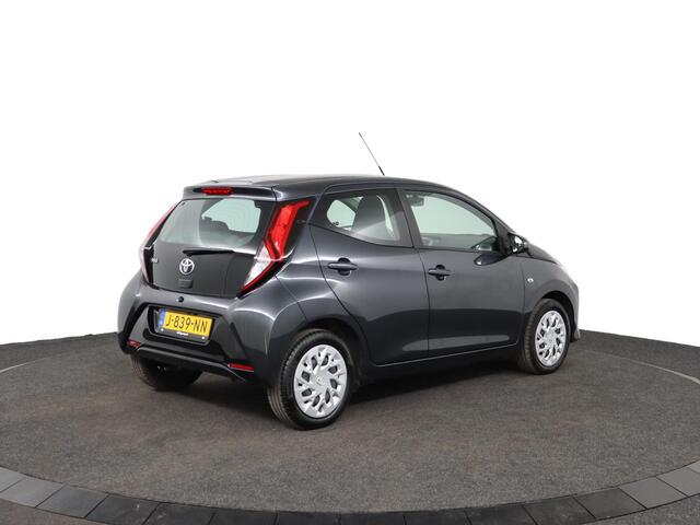 Toyota AYGO 1.0 VVT-i x-play | Apple carplay & Android auto | Airco | Parkeer camera |