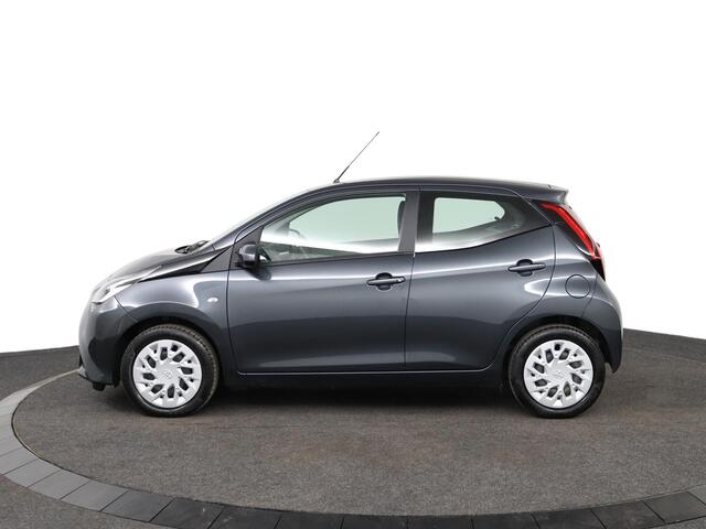 Toyota AYGO 1.0 VVT-i x-play | Apple carplay & Android auto | Airco | Parkeer camera |