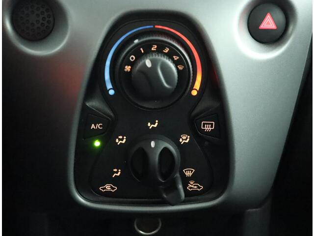 Toyota AYGO 1.0 VVT-i x-play | Apple carplay & Android auto | Airco | Parkeer camera |