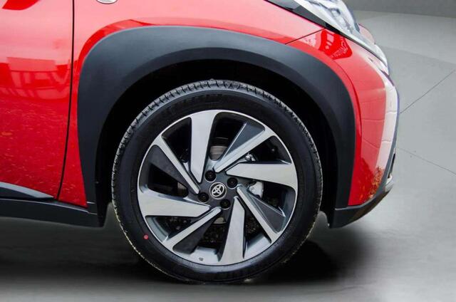 Toyota AYGO X 1.0 VVT-i MT LIMITED BI-TONE NAVI LEDER PDC-V+A LED 18 INCH ADAPTIVE CRUISE CONTROL