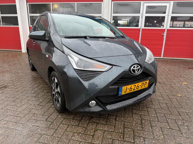 Toyota AYGO 1.0 VVTi 73 PK | X-Joy | 5-drs | | Navigatie | Climate control | Achteruitrijcamera | Lichtmetalen velgen |