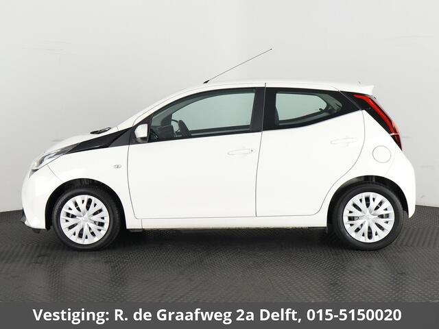 Toyota AYGO 1.0 VVT-i X-Play | Airco | Camera | Bluetooth |