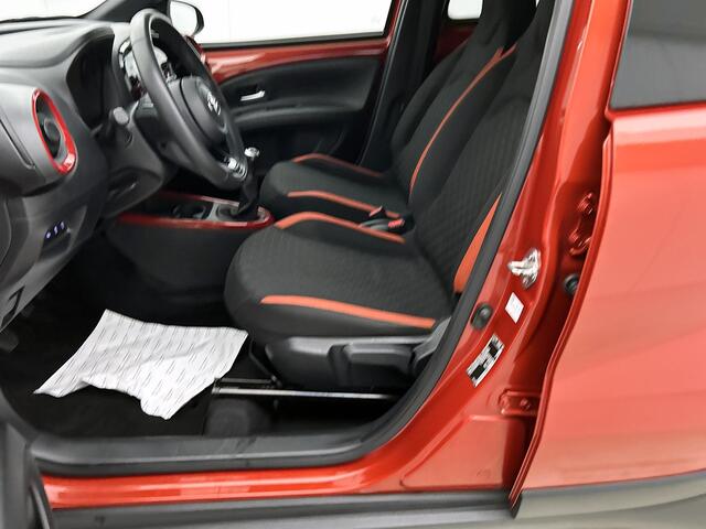 Toyota AYGO X 1.0 VVT-i MT Pulse | Voorstoelen verwarmd | All seasonbanden |