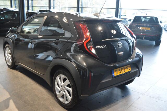 Toyota AYGO X 1.0 VVT-i MT first carplay camera cruise led 17 inch !!