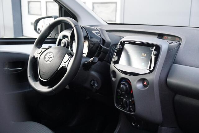Toyota AYGO 1.0 VVT-i x-play Automaat + DEALER ONDERHOUDEN / CAMERA / APPLE CARPLAY