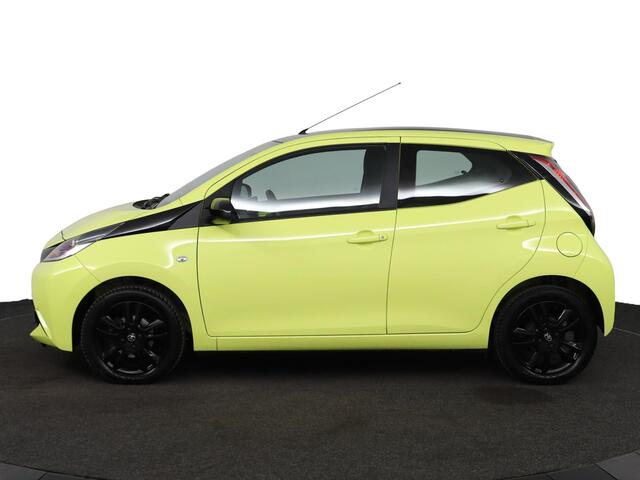 Toyota AYGO 1.0 VVT-i x-cite | Automaat | Parkeer camera | Bluetooth |