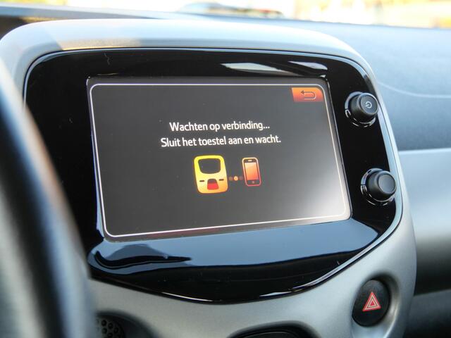 Toyota AYGO 1.0 VVT-i x-play | CAMERA | CRUISE CONTROL |