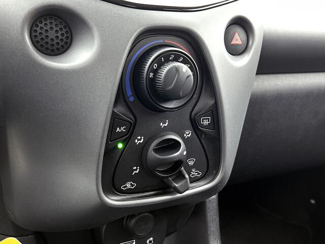 Toyota AYGO 1.0 VVT-i x-play | 1e Eigenaar | Dealer Onderhouden | Apple Carplay / Android Auto |