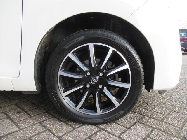 Toyota AYGO 1.0 VVT-i x-fun | Airco | Radio | LED Dagrijverlichting | Incl. Garantie | Lichtmetalen velgen |