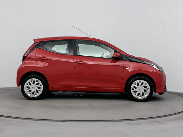 Toyota AYGO 1.0 VVT-i x-play | NL-auto | Airco | Parkeercamera | Apple Carplay -/ Android Auto |