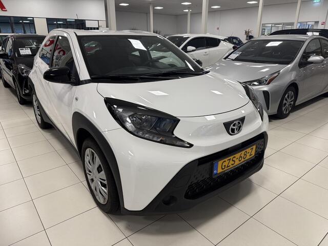 Toyota AYGO X 1.0 VVT-i MT Play + Trekhaak, NL Auto, zeer netjes 1e eigenaar en BTW auto