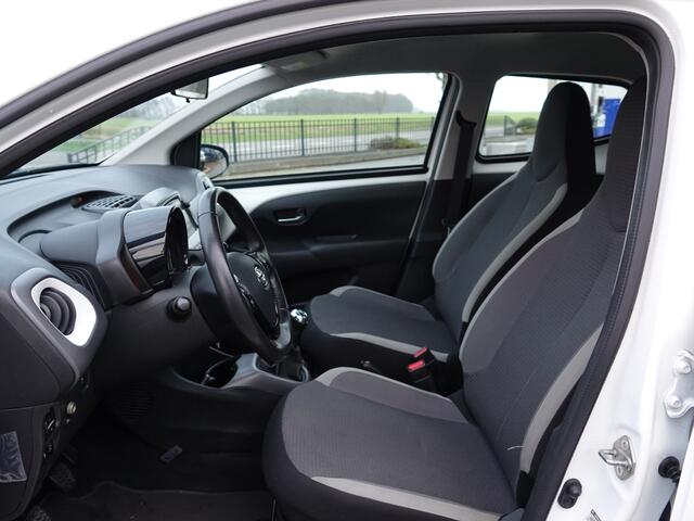 Toyota AYGO 1.0 VVT-i x-play GR. SCHERM | CARPLAY | AIRCO | BT-TEL