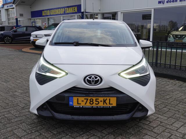 Toyota AYGO 1.0 VVT-i x-play GR. SCHERM | CARPLAY | AIRCO | BT-TEL