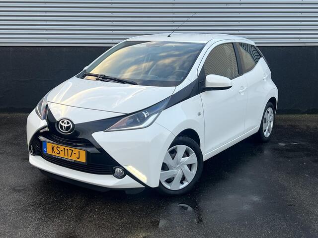 Toyota AYGO 1.0 VVT-i x-play Fabrieksgarantie tot 16 nov 2026, Airco, Parkeerhulp camera, Bluetooth, Centrale deurvergrendeling.