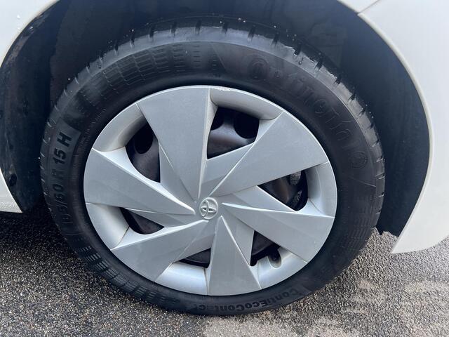 Toyota AYGO 1.0 VVT-i x-play Fabrieksgarantie tot 16 nov 2026, Airco, Parkeerhulp camera, Bluetooth, Centrale deurvergrendeling.