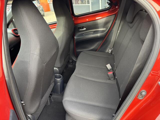 Toyota AYGO X 1.0 VVT-i S-CVT first / AUTOMAAT / Navi / Applecarplay/AndroidAuto / Stoelverwarming /